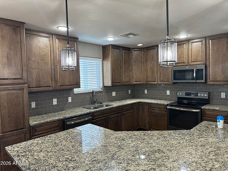 1059 W 5th Ave photo 2