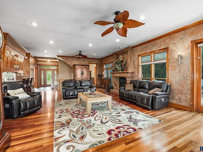 300 Fairway Cir photo 2
