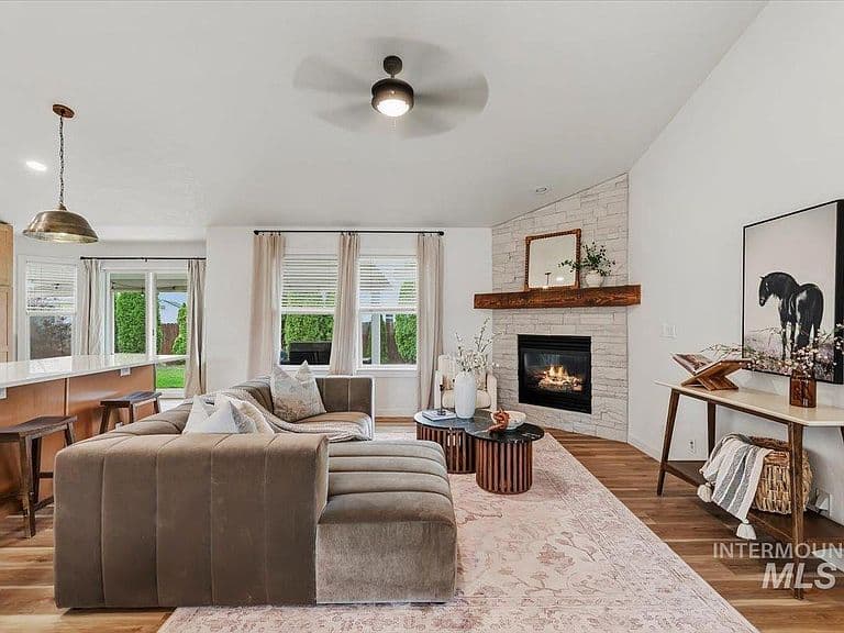 2109 S Rushmore Way photo 5