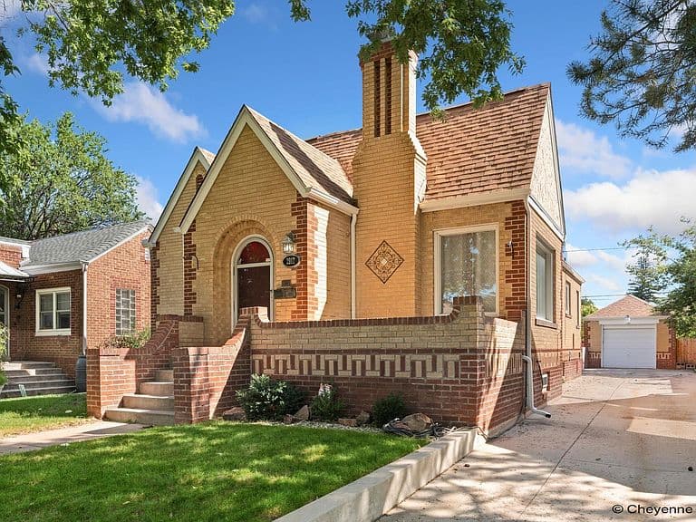 2917 Pioneer Ave photo 2