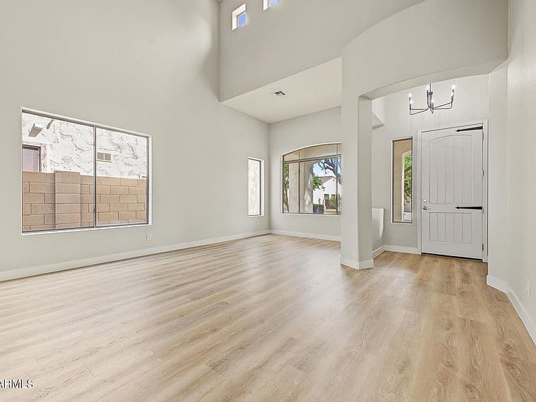 4244 E MARSHALL Avenue photo 4