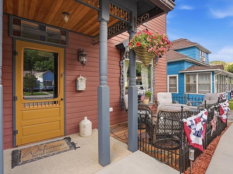 152 Charles St photo 4