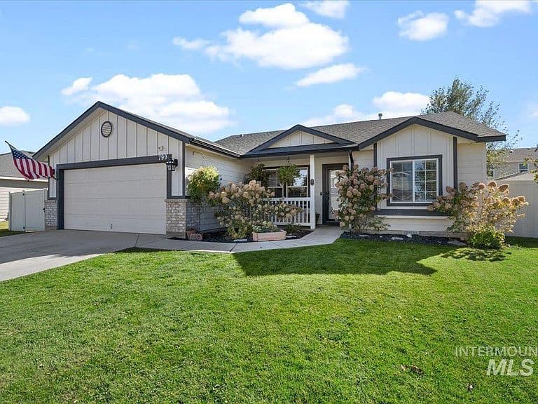 799 Pronghorn Dr photo 1