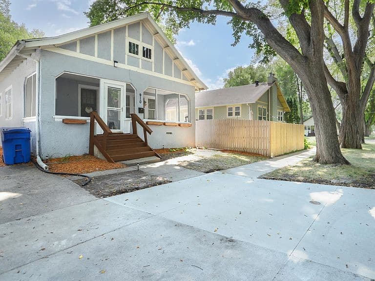 910 11th St S photo 1