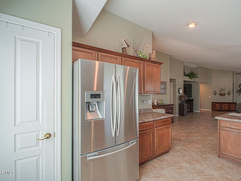 1546 E Falcon Court photo 4