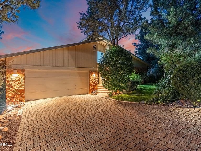 465 CONCHO Drive photo 3