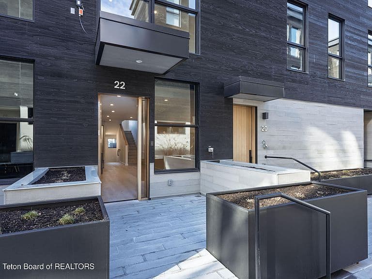 165 N Glenwood St #22 photo 2