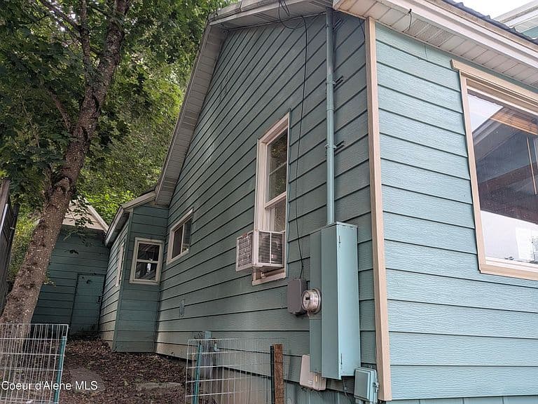 611 W Park Ave photo 3