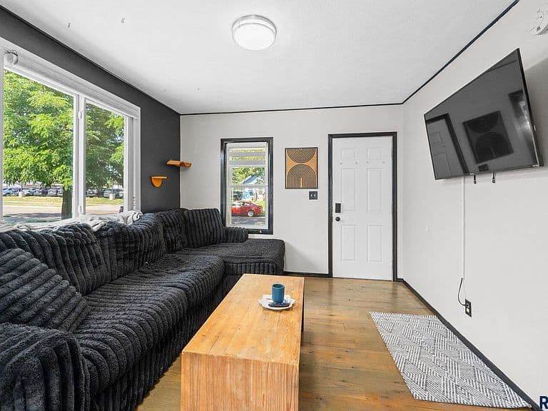 304 S Lyndale Ave photo 5