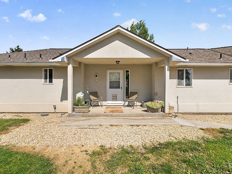 334 E Danskin Dr photo 1