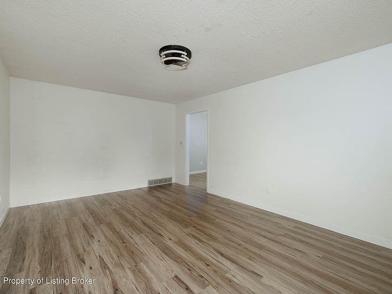 843 Dell Ave photo 4
