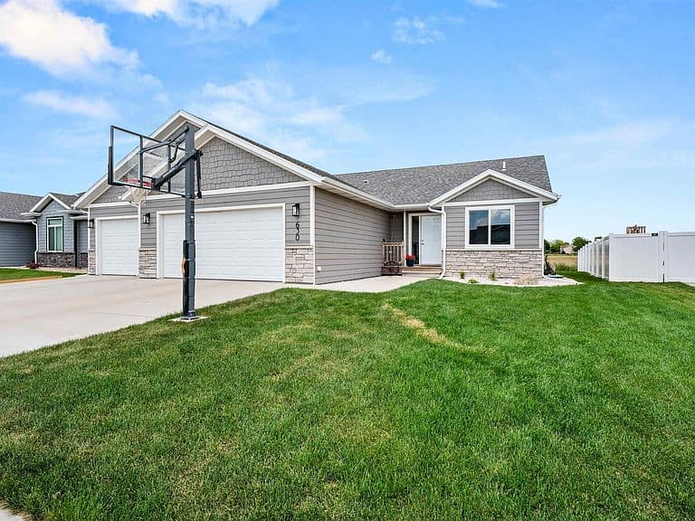630 Creekside Trl photo 3