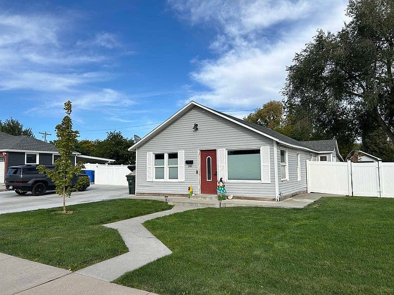 348 Washington Ave photo 4