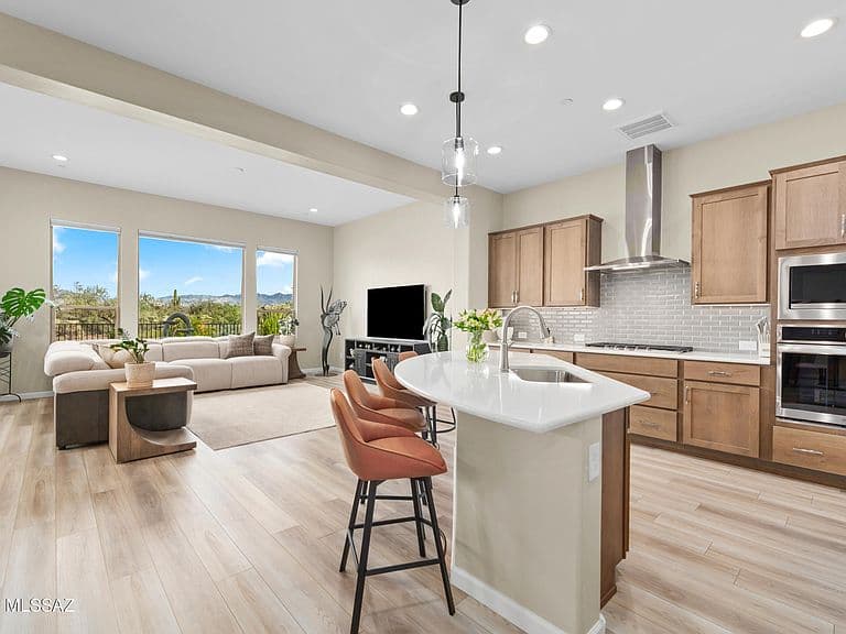 1714 N Aruba Dr photo 3