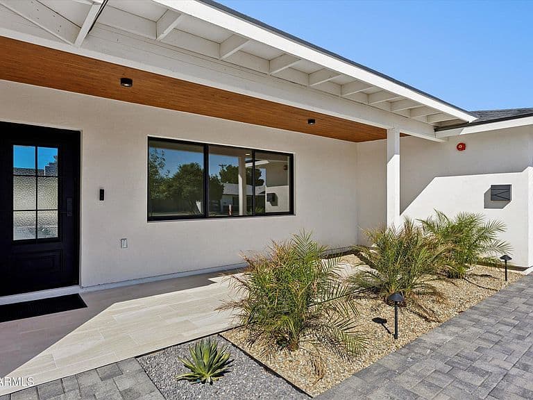 8236 E CAMBRIDGE Avenue photo 4