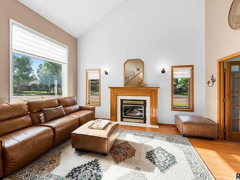 2200 S Crown Hill Dr photo 3