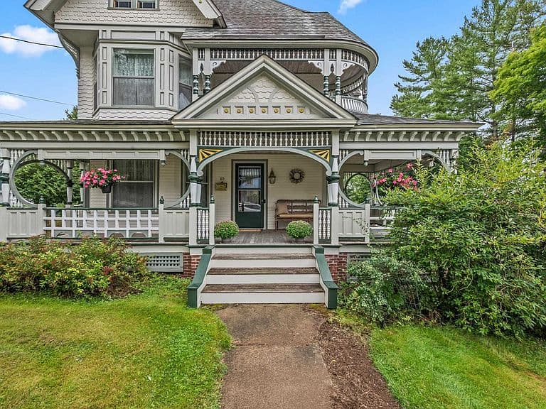 89 Bunker Hill Street photo 4