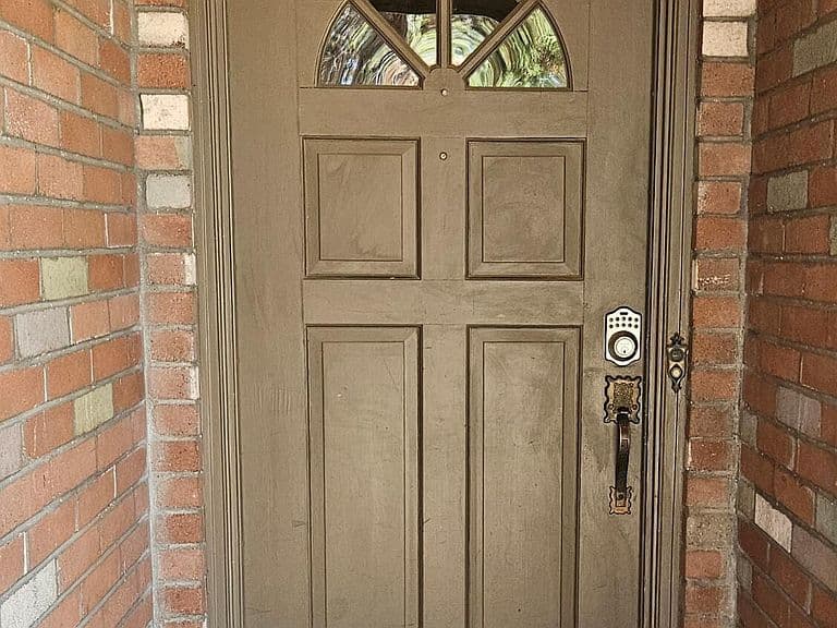 815 E LEXINGTON Avenue photo 3