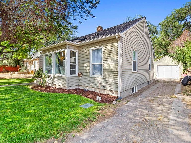 227 Jefferson St photo 3