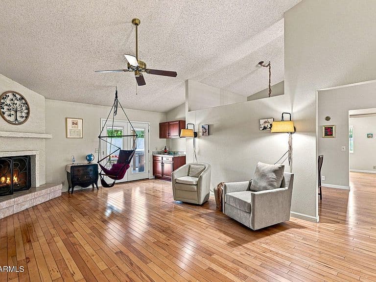 4352 E Blanche Drive photo 3