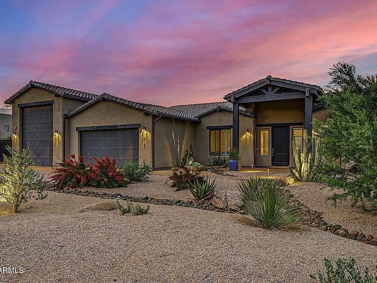 618 E TUMBLEWEED Drive photo 1