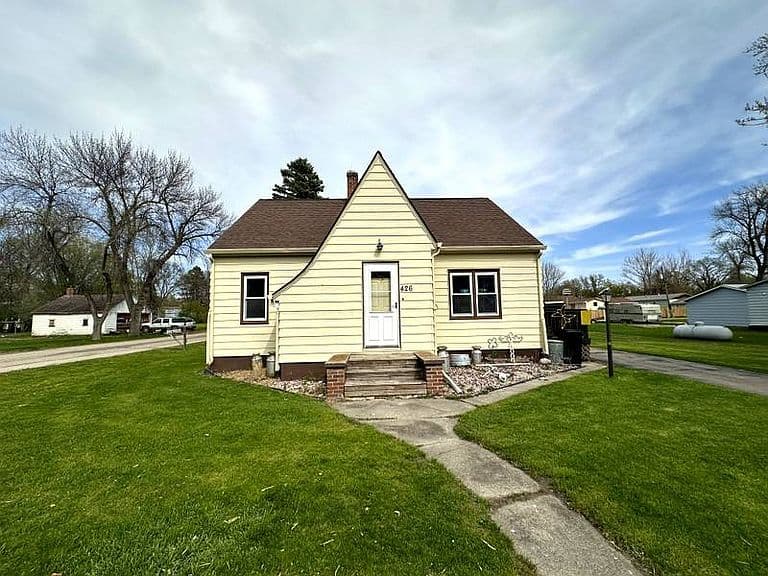 426 3rd St N photo 1