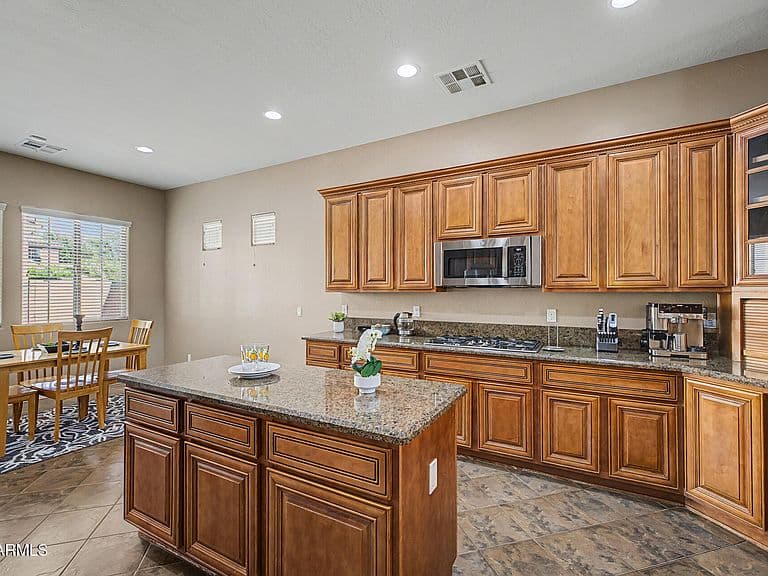 2637 E DOGWOOD Drive photo 4