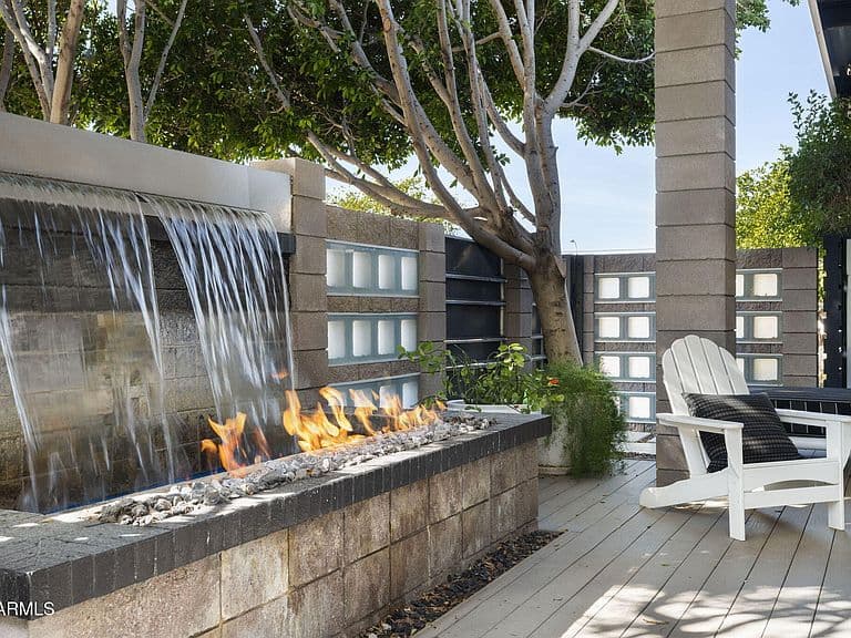 8614 E Berridge Ln photo 4