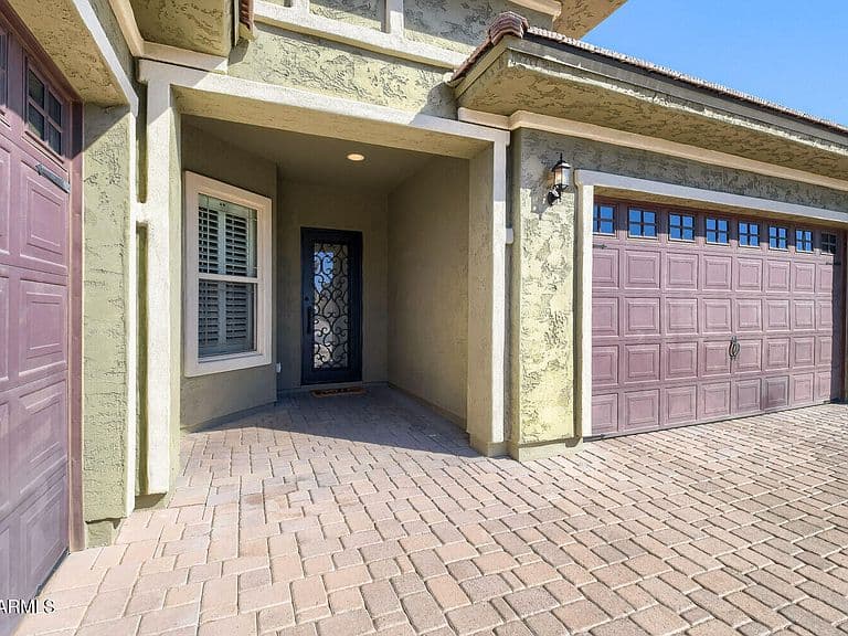 2416 E CHERRY HILL Drive photo 3