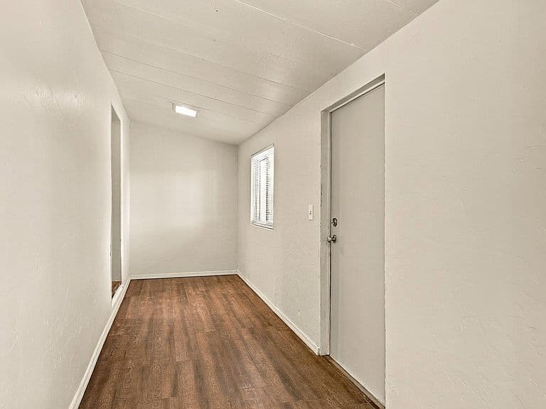 376 W Columbia St photo 3