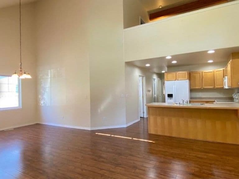 1023 Park Ave #A photo 4