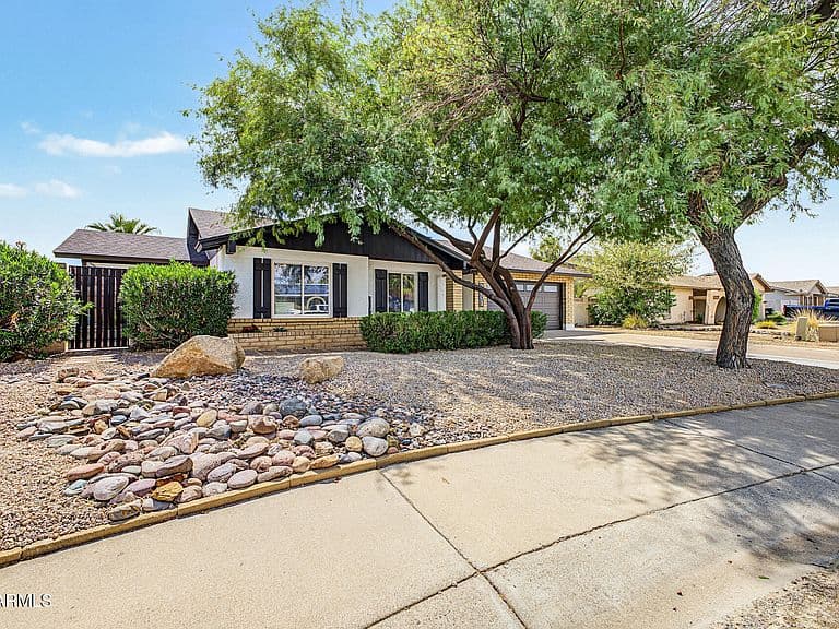 3801 W MURIEL Drive photo 5