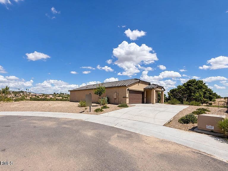 1725 FLAGAN Court photo 1