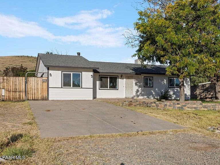 3120 N Princess Ln photo 2