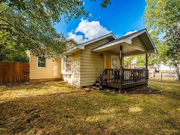 569 E Heald St photo 1