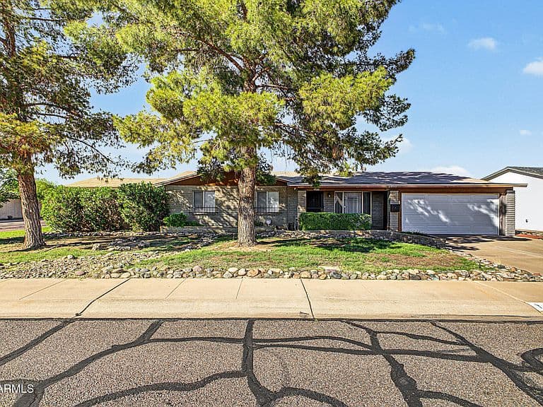 3402 E PARADISE Drive photo 1