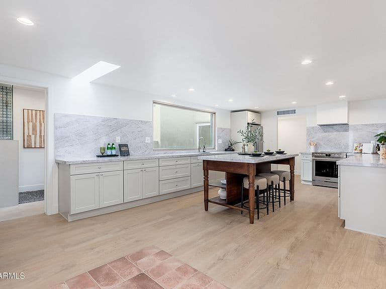 18017 N EVERSON Drive photo 4