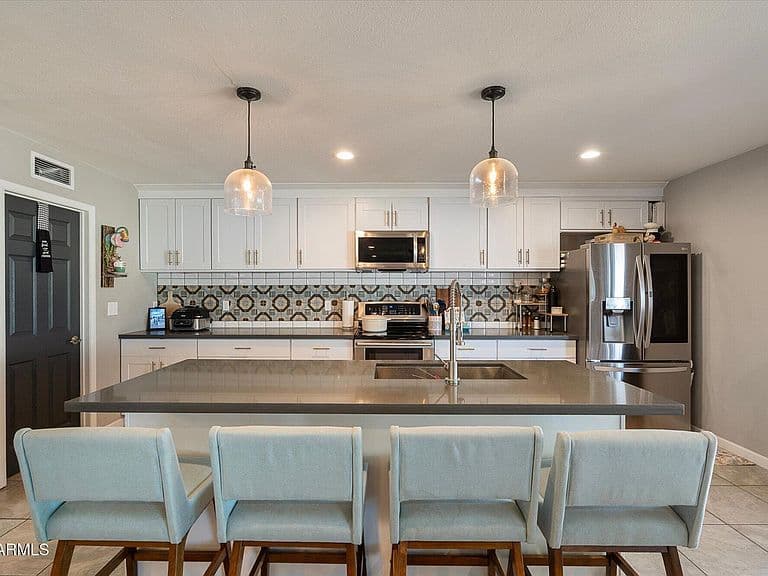 3020 E LARKSPUR Drive photo 3