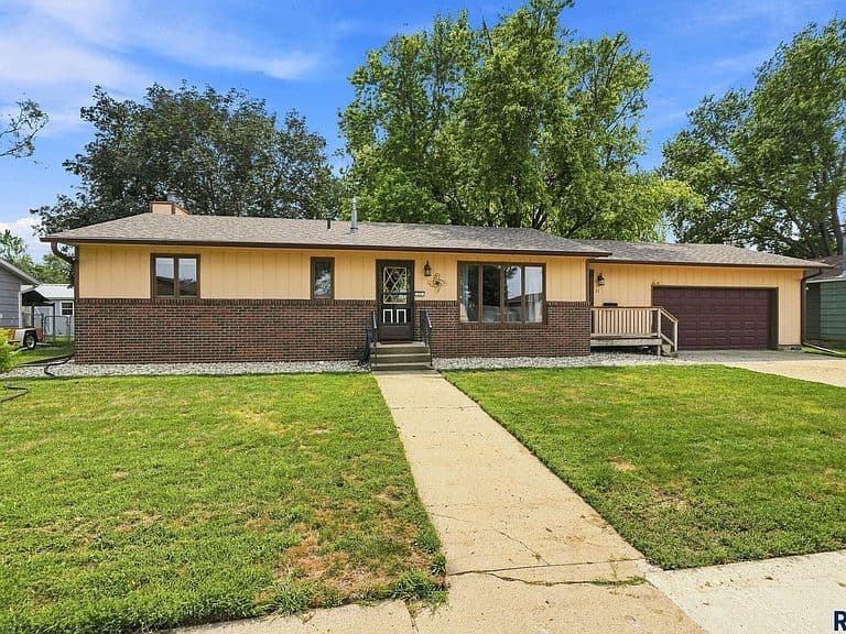 31 Park Ln photo 2