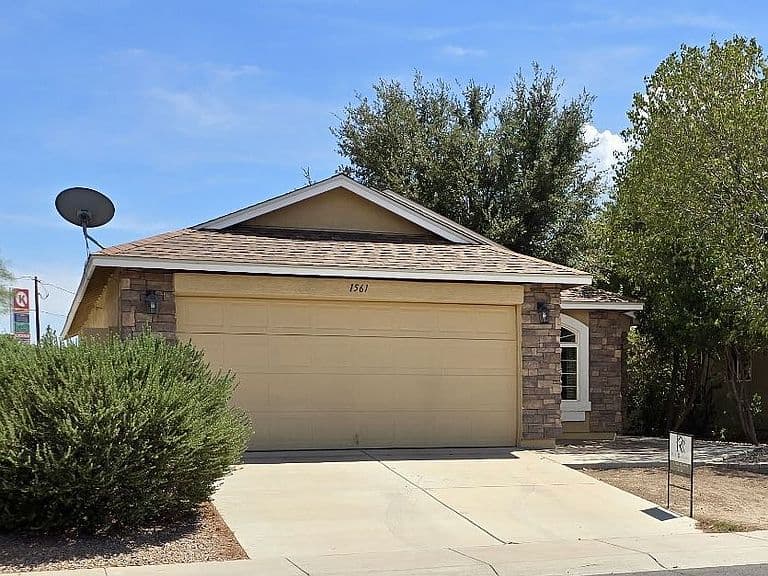 1561 E Copper Canyon Dr photo 3