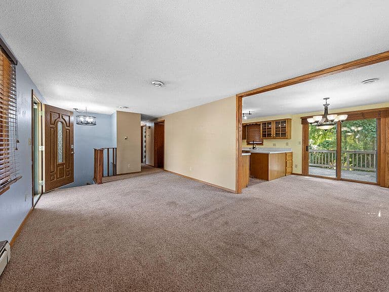 2415 E Franklin St photo 5
