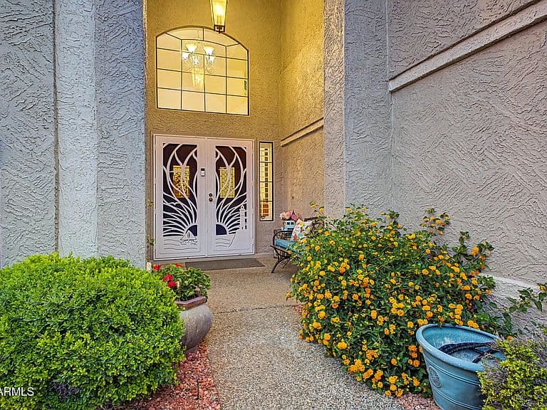 1826 E LAKECREST Drive photo 3