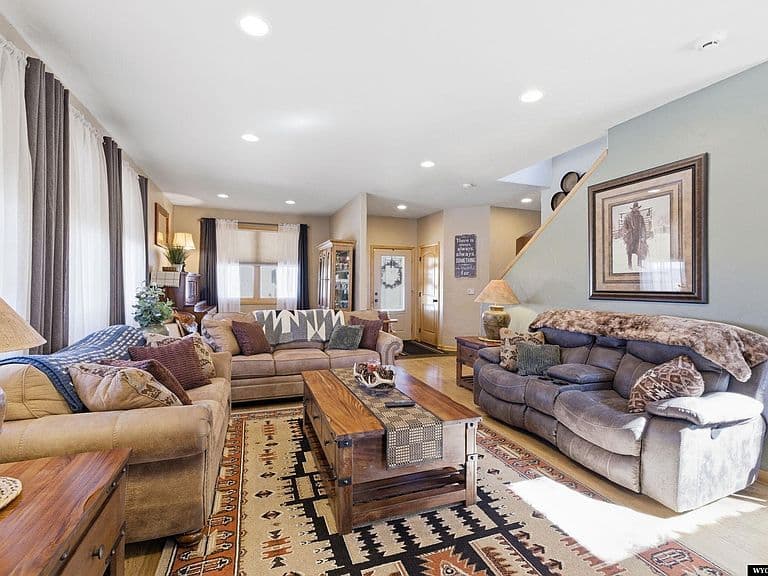 1031 Goodstein Dr photo 5