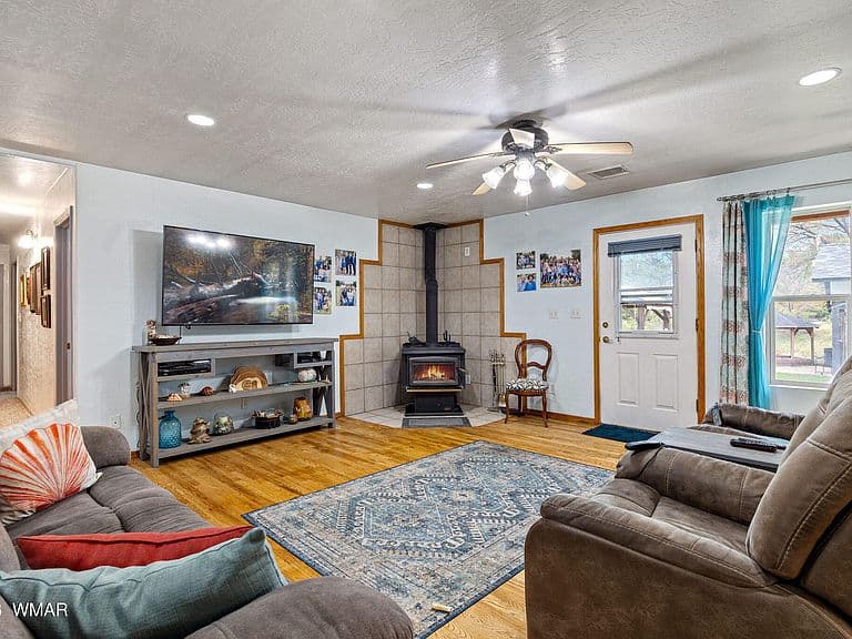 3357 Reidhead St photo 3