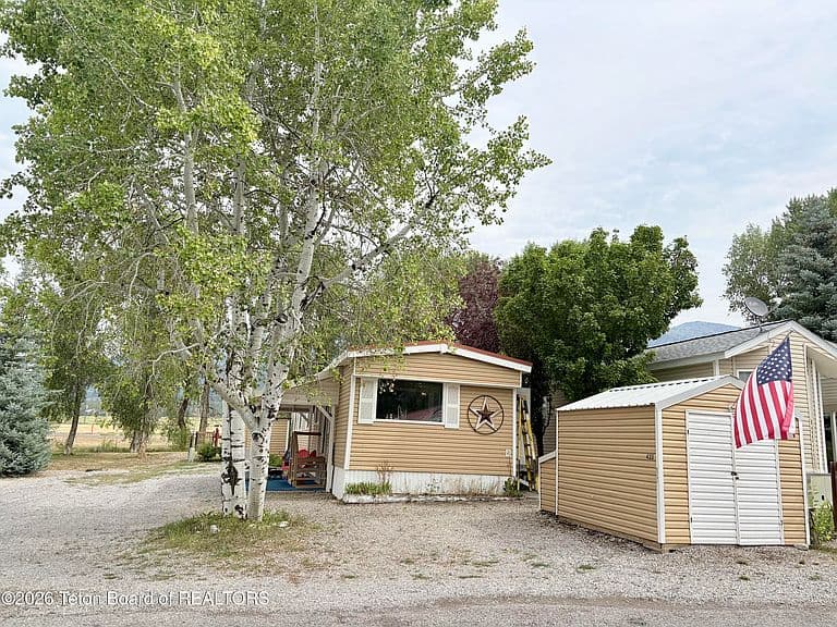 433 Saddleman Dr photo 1