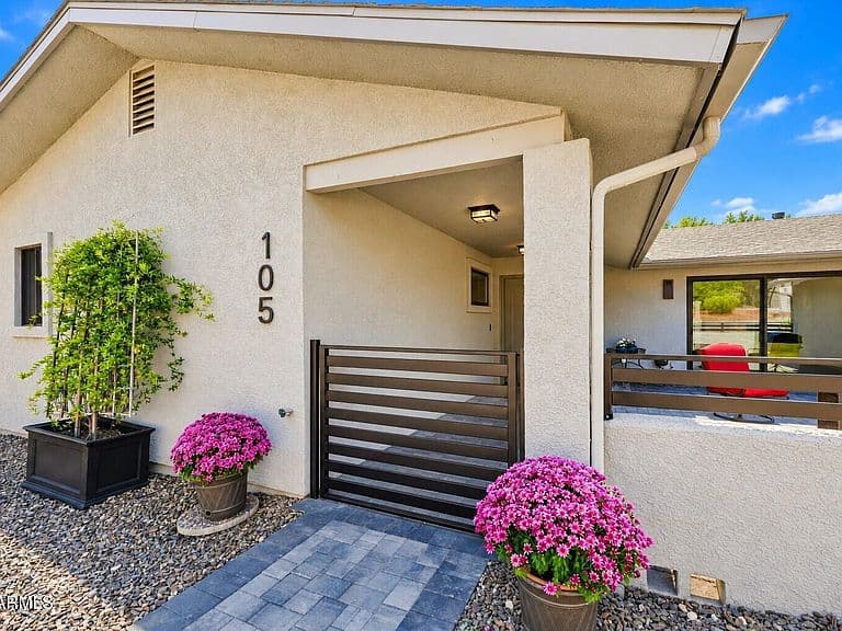 105 YUCCA Street photo 3