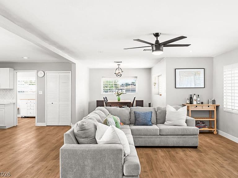 845 Kenny Way photo 4
