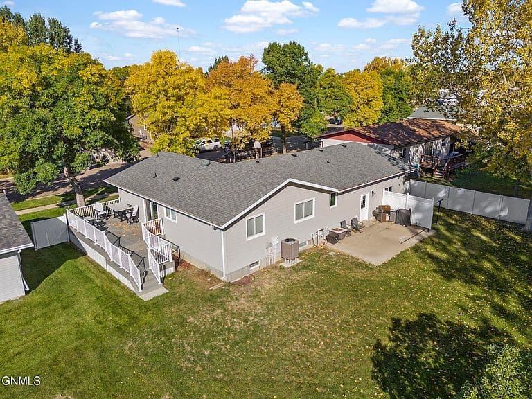 1014 Beaumont Dr photo 4