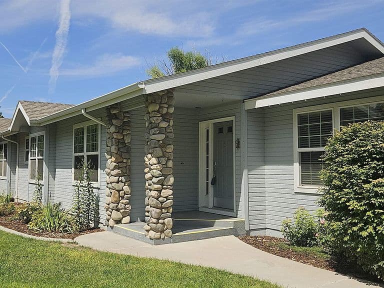 1741 Pomerelle Dr photo 3