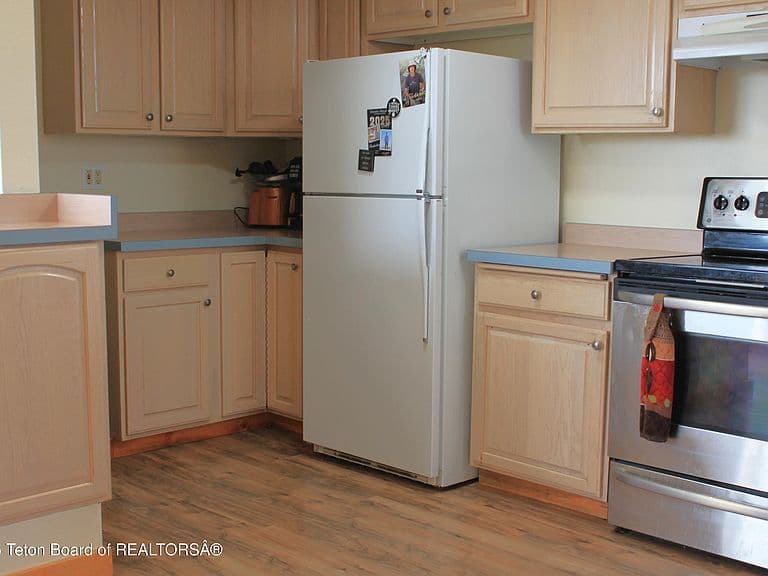 15 Taylor Ave photo 3